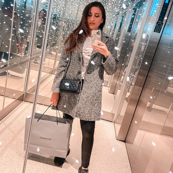 Welcome to my closet! Thank you for the love ❤️ - Picture 10 of 11